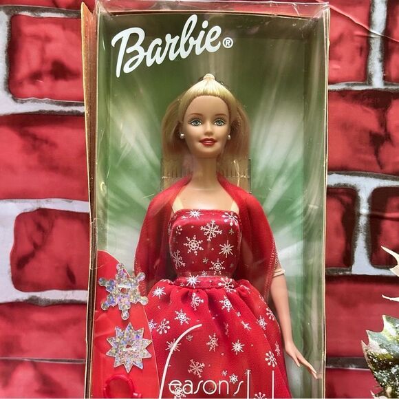 Barbie Season Sparkle Holiday doll - Picture 2 of 5